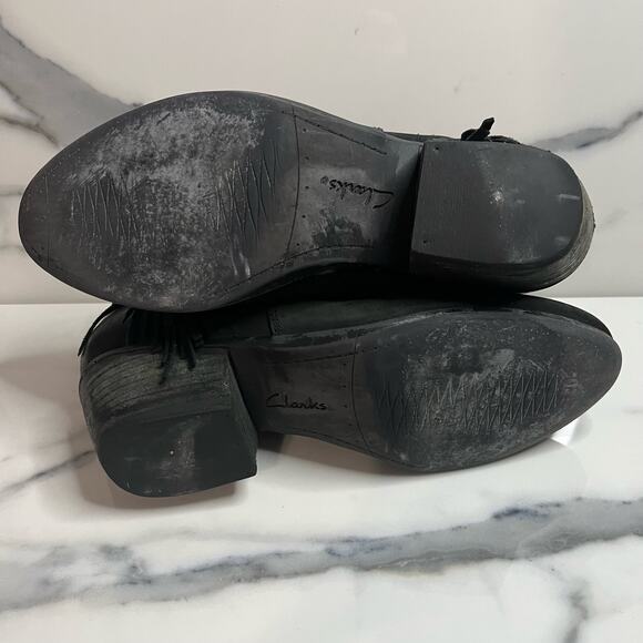 Clarks Artisan | Black Distressed Western Gelata  Flora Ankle Booties Sz 7.5 - Picture 7 of 7